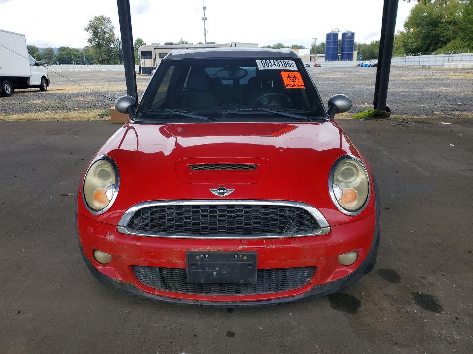 2009 Mini Cooper VIN WMWMM33569TP74664 COPART salvage auction — MECHANICAL, OR - NON PUBLIC CLEAN TITLE, sold $100 on 2026-09-09 (photo 5)