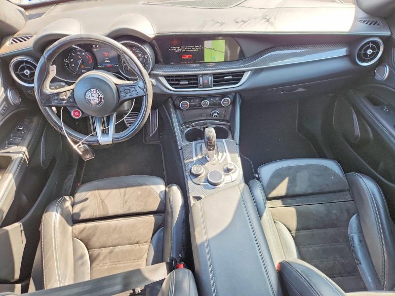 2019 Alfa romeo Stelvio VIN ZASPAKEV3K7C29835 COPART salvage auction — MINOR DENT/SCRATCHES, Salvage Title, sold $17,900 on 2026-10-06 (photo 8)