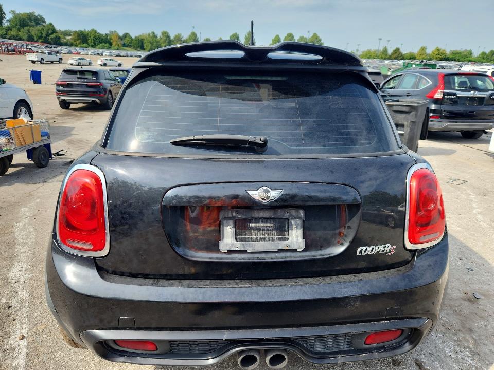 2014 Mini Cooper VIN WMWXM7C51ET986192 COPART salvage auction — MINOR DENT/SCRATCHES, MO - CERTIFICATE OF TITLE, sold $900 on 2026-09-15 (photo 6)