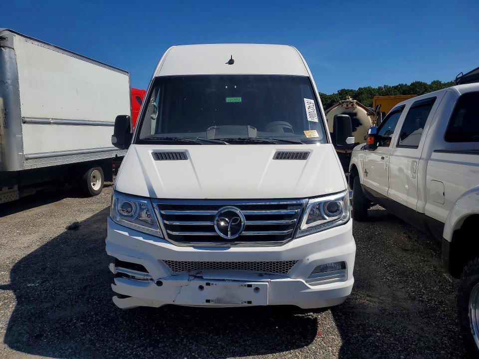 2022 Greenpower motors Evc210 VIN 1G9CG2CD5NP492273 COPART salvage auction — MINOR DENT/SCRATCHES, NJ - CERTIFICATE OF TITLE (P), sold $5,000 on 2026-10-09 (photo 5)