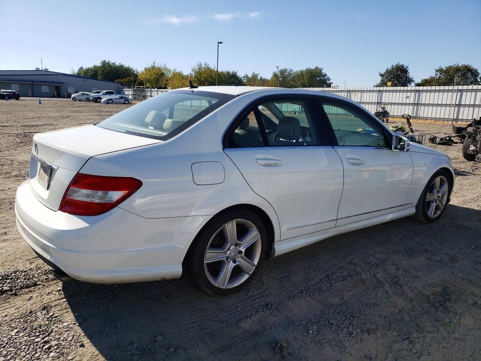2011 Mercedes-Benz C-klasse VIN WDDGF5EB5BR176597 COPART salvage auction — NORMAL WEAR, CA - DLR/DIS/EXP ONLY SALVAGE TITLE, sold $525 on 2026-09-15 (photo 3)