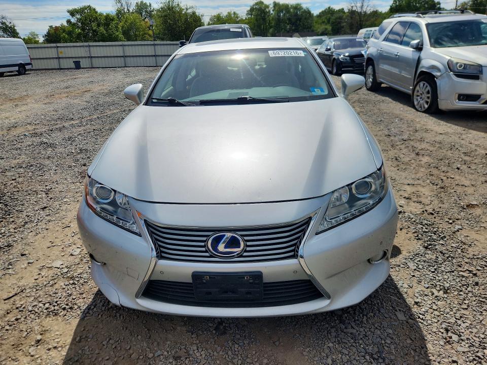 2013 Lexus ES VIN JTHBW1GG9D2002113 COPART salvage auction — MINOR DENT/SCRATCHES, Mt - Certificate Of Title, sold $950 on 2026-10-13 (photo 5)