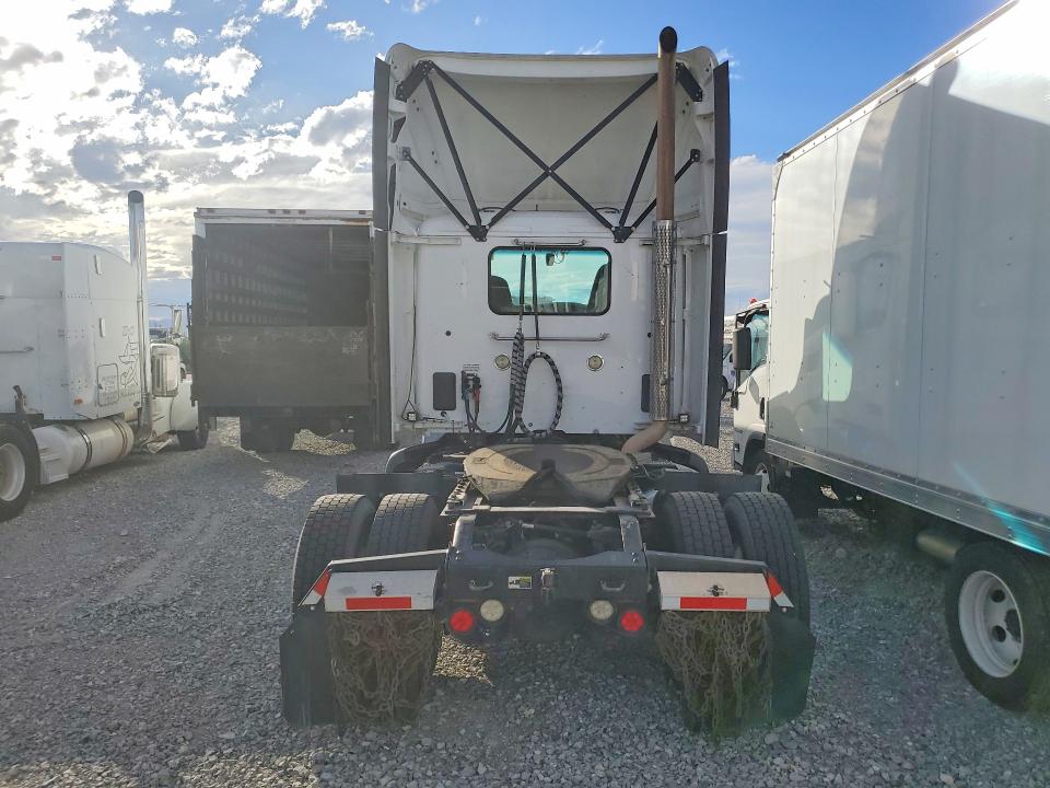 2020 Peterbilt 579 VIN 1XPBA48X9LD685710 COPART salvage auction — MINOR DENT/SCRATCHES, IN - CERTIFICATE OF TITLE (P), sold $1,000 on 2026-10-02 (photo 6)