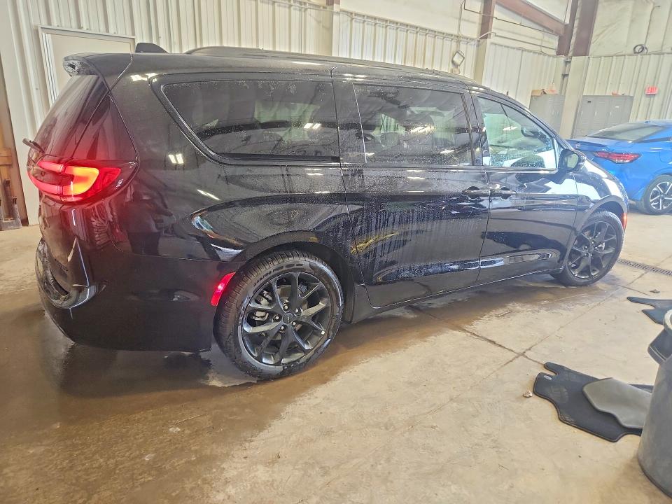 2027 Chrysler Pacifica VIN 2C4RC1GG9VR583981 COPART salvage auction — SIDE, Wi - Certificate Of Title, sold $28,500 on 2026-09-21 (photo 3)