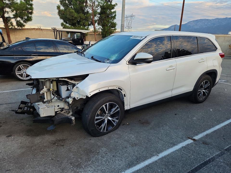 2019 Toyota Highlander VIN 5TDZZRFH6KS303394 — COPART salvage auction photo