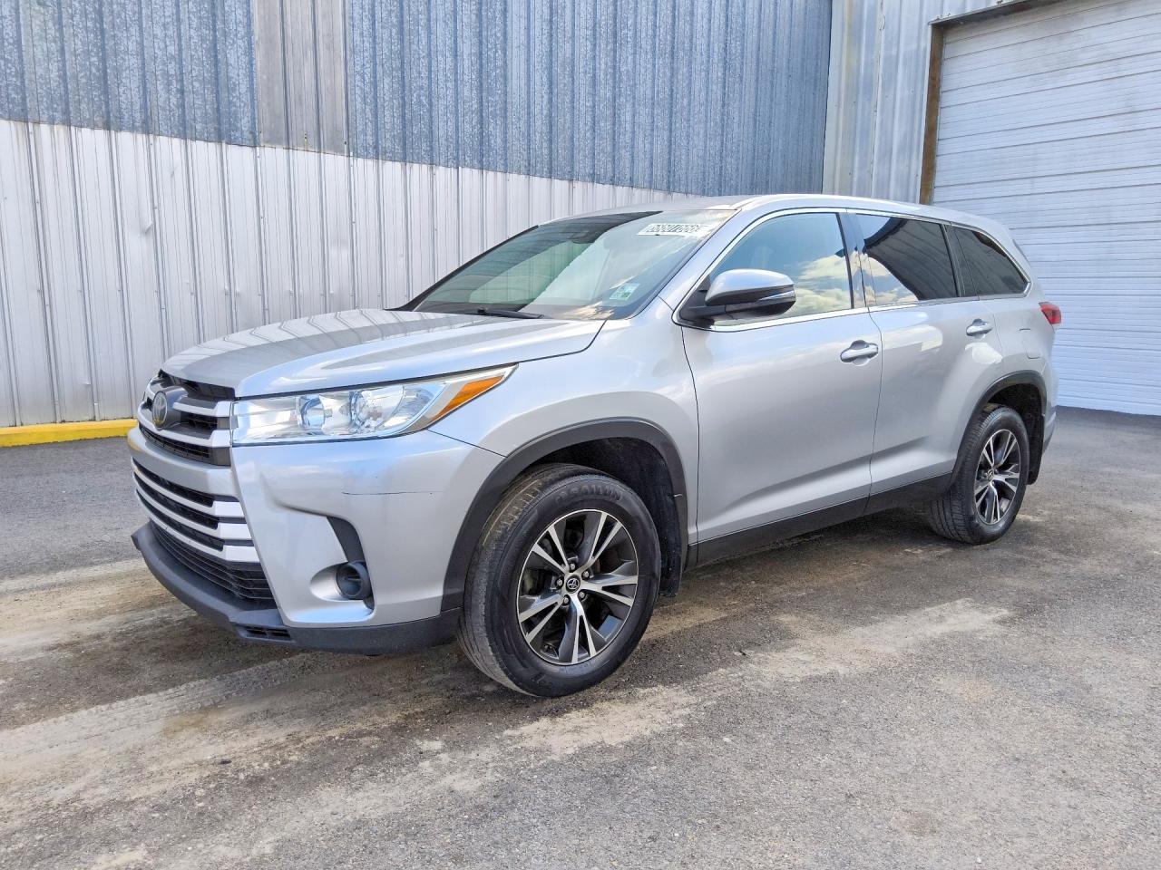 2019 Toyota Highlander VIN 5TDBZRFH0KS962931 — COPART salvage auction photo