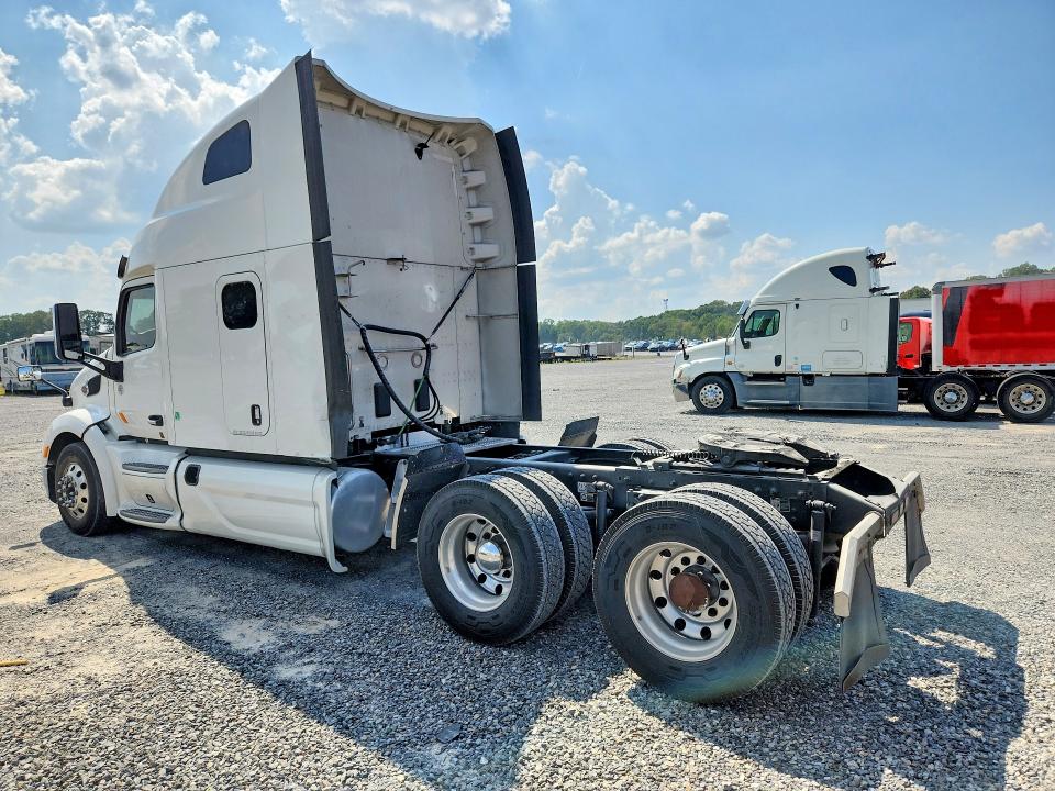 2021 Peterbilt 579 VIN 1XPBD49X1MD766188 COPART salvage auction — NORMAL WEAR, SC - DEALER ONLY SALVAGE TITLE, sold $15,600 on 2026-09-09 (photo 2)