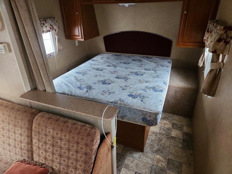 2010 Dutchman Unknown VIN 47CTFAN25AM436380 COPART salvage auction — NORMAL WEAR, CT, sold $450 on 2026-09-15 (photo 5)