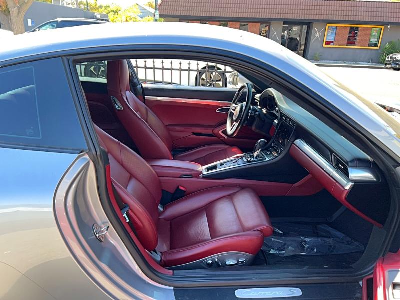2017 Porsche 911 VIN WP0AB2A97HS123236 COPART salvage auction — MINOR DENT/SCRATCHES, Ca - Dlr/Dis/Exp Only Salvage Title (P), sold $32,000 on 2026-10-02 (photo 5)