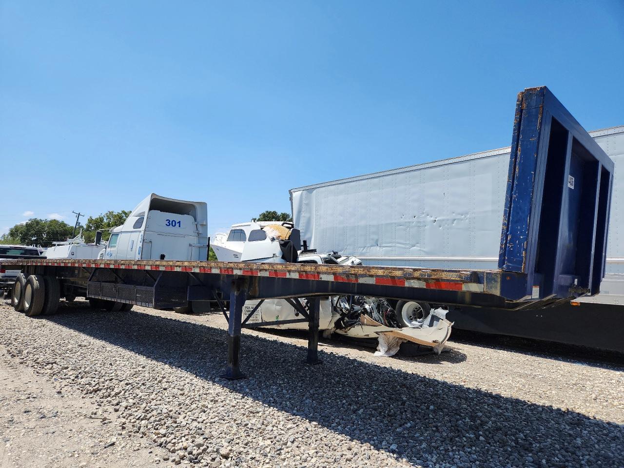2017 VIN 1GRDM0623HH731460 COPART salvage auction — Normal Wear, Sc - Salvage Title, sold $8,900 on 2026-09-24 (photo 4)