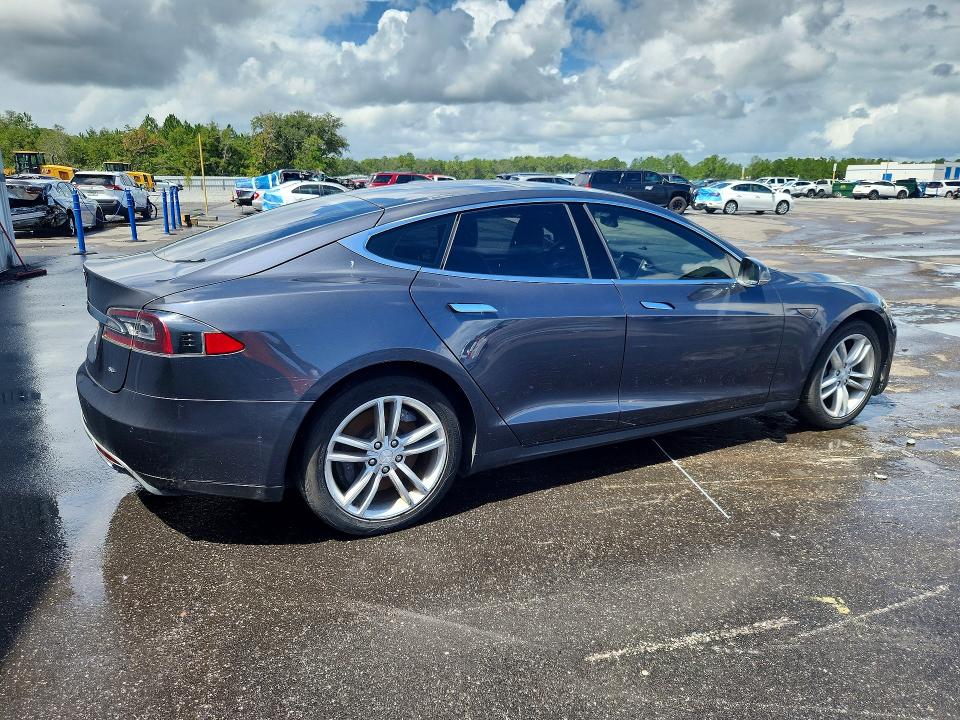 2015 Tesla Model S VIN 5YJSA1H19FF082832 COPART salvage auction — MECHANICAL, Fl - Certificate Of Title, sold $3,300 on 2026-09-18 (photo 3)