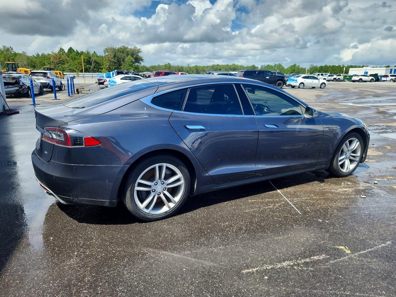2015 Tesla Model S VIN 5YJSA1H19FF082832 COPART salvage auction — Mechanical, Ct - Clean Title, sold $3,300 on 2026-09-21 (photo 3)