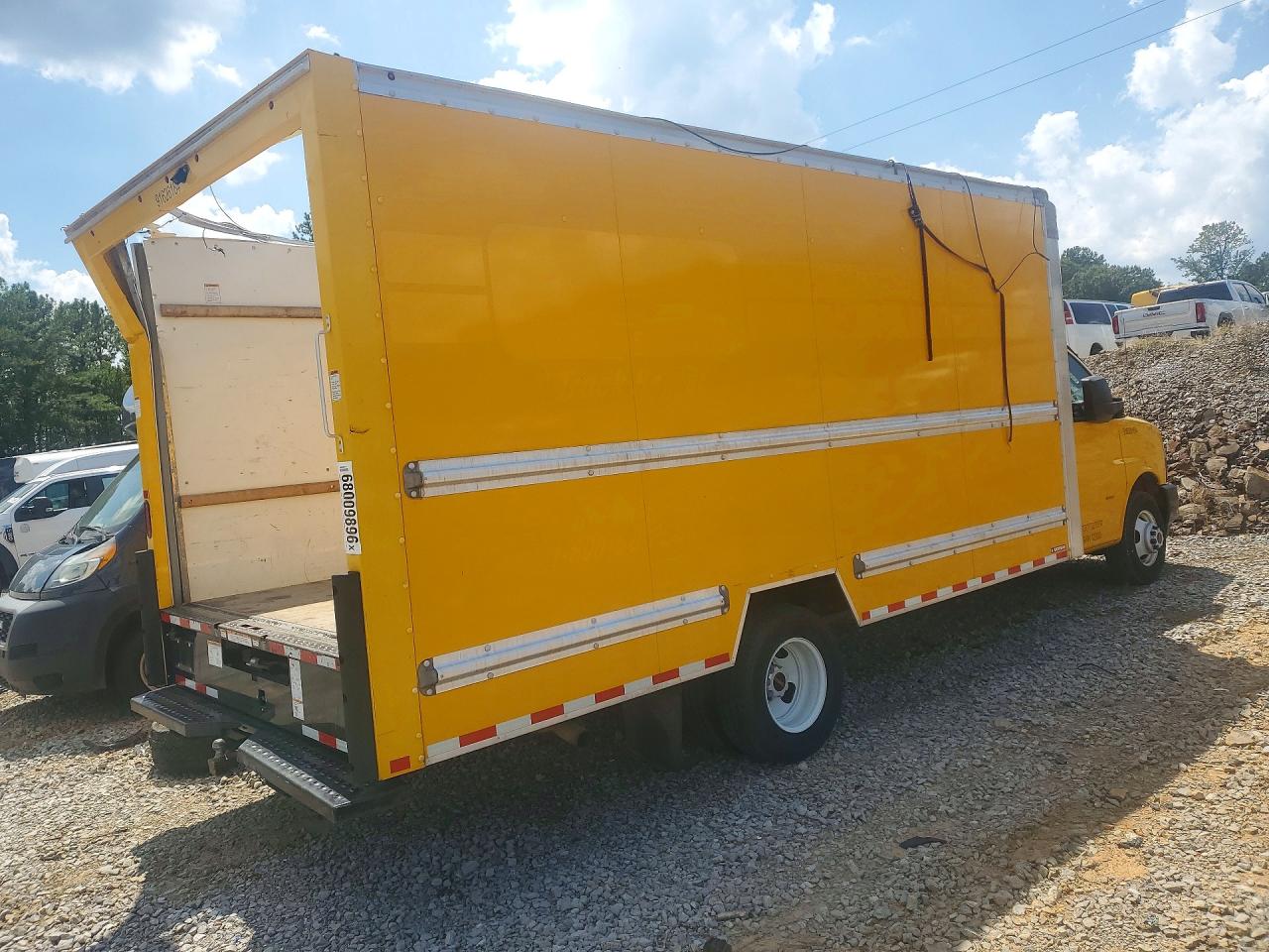 2022 Gmc Savana VIN 7GZ37TC70NN006817 COPART salvage auction — Top/Roof, AZ - CERT OF TITLE - SALVAGE, sold $5,000 on 2026-09-25 (photo 3)