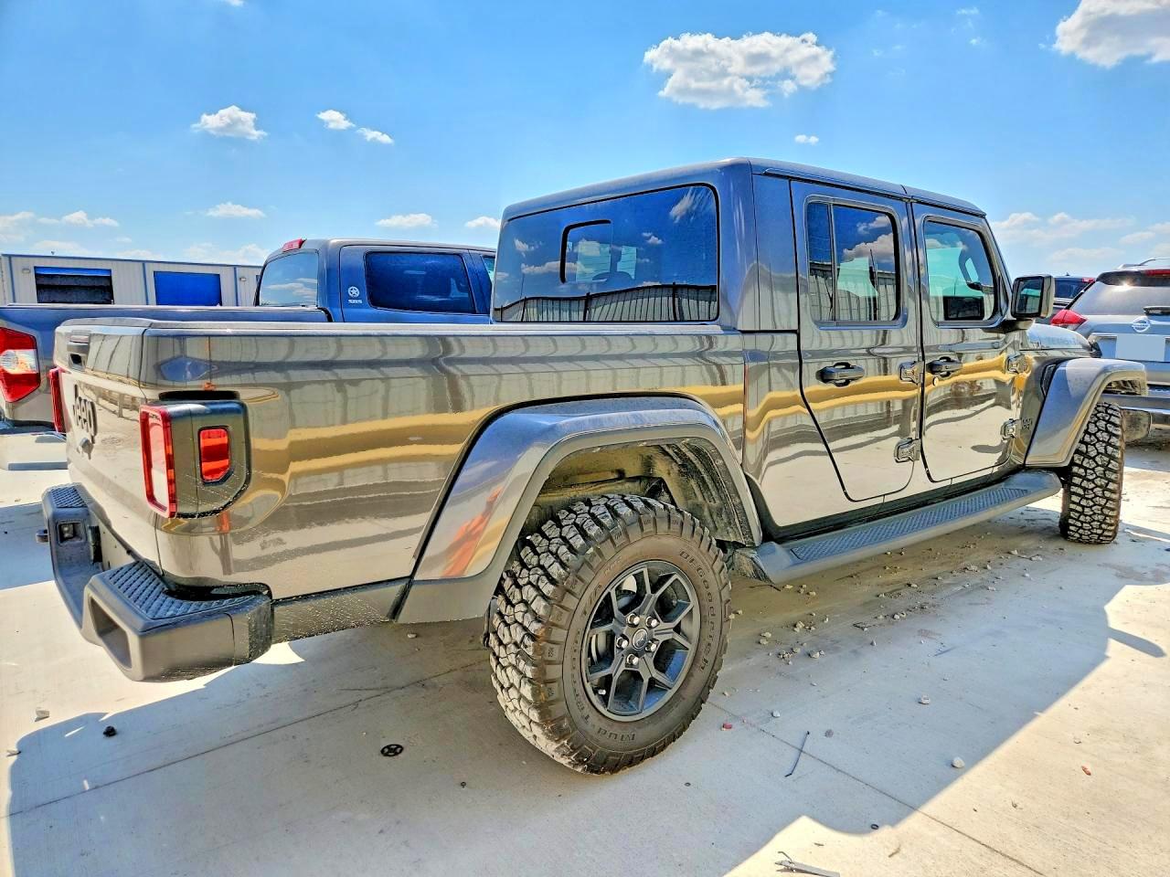 2025 Jeep Gladiator VIN 1C6PJTAG6SL522858 COPART salvage auction — Front End, Sv - Salvage Title, sold $26,250 on 2026-09-25 (photo 3)