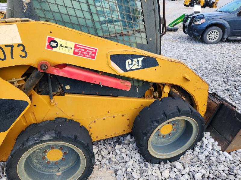 2011 Caterpillar 236d skid steer VIN CAT0262CJMST04073 COPART salvage auction — NORMAL WEAR, TN - BILL OF SALE, sold $7,100 on 2026-09-18 (photo 5)