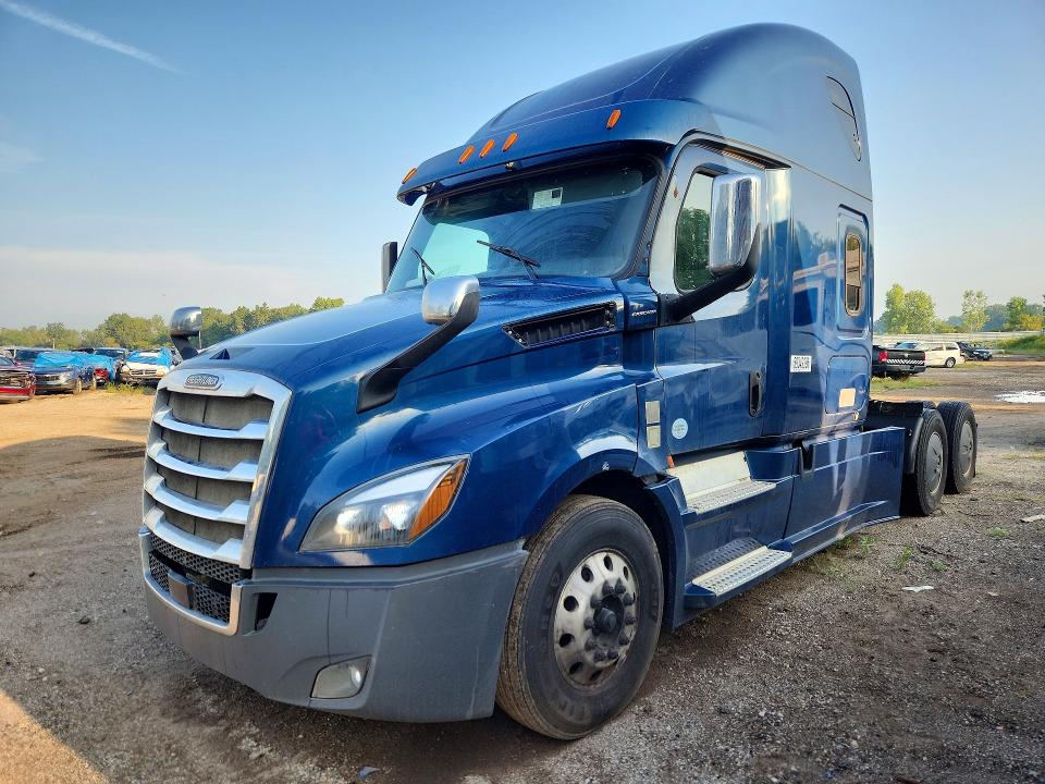 2018 Freightliner Cascadia 126 VIN 3AKJHHDRXJSJY3618 — COPART salvage auction photo