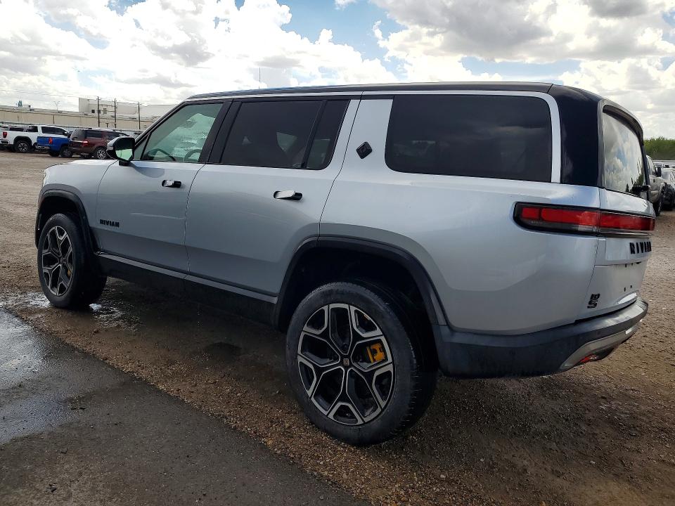 2023 Rivian R1s VIN 7PDSGABA0PN008136 COPART salvage auction — MINOR DENT/SCRATCHES, TX - CERT OF TITLE-REBUILT SALVAGE, sold $17,800 on 2026-09-18 (photo 2)