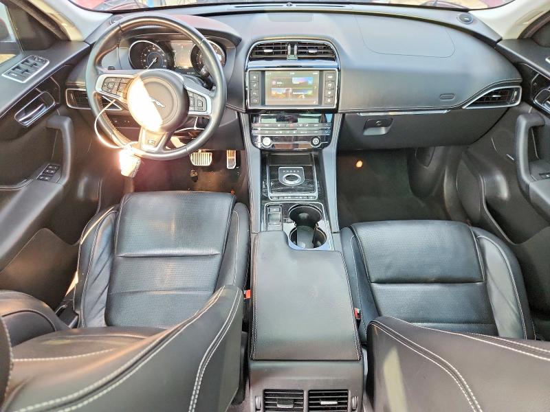 2017 Jaguar F-pace VIN SADCL2BV1HA883268 COPART salvage auction — MINOR DENT/SCRATCHES, Ca - Dis/Dlr/Exp Only Clean Title, sold $3,750 on 2026-09-29 (photo 8)