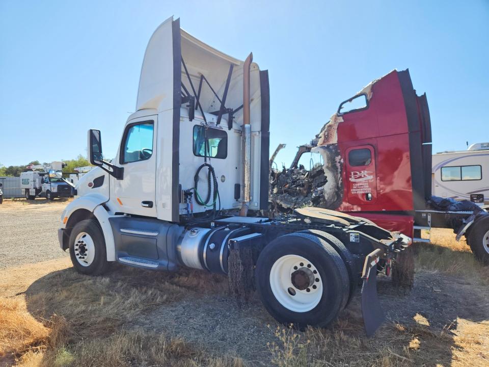 2016 Peterbilt 579 VIN 1XPBA48X5GD299422 COPART salvage auction — MECHANICAL, IN - DIS/DLR/EXP ONLY CLEAN TITLE, sold $6,200 on 2026-10-06 (photo 2)