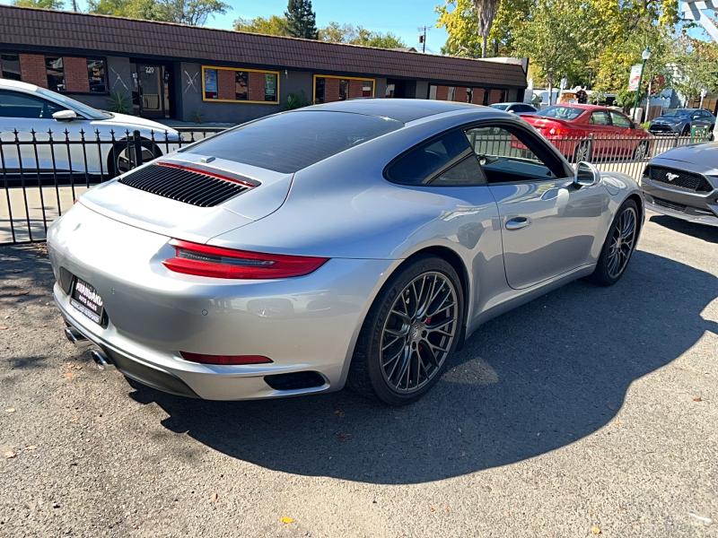 2017 Porsche 911 VIN WP0AB2A97HS123236 COPART salvage auction — MINOR DENT/SCRATCHES, Ca - Dlr/Dis/Exp Only Salvage Title (P), sold $32,000 on 2026-10-02 (photo 4)