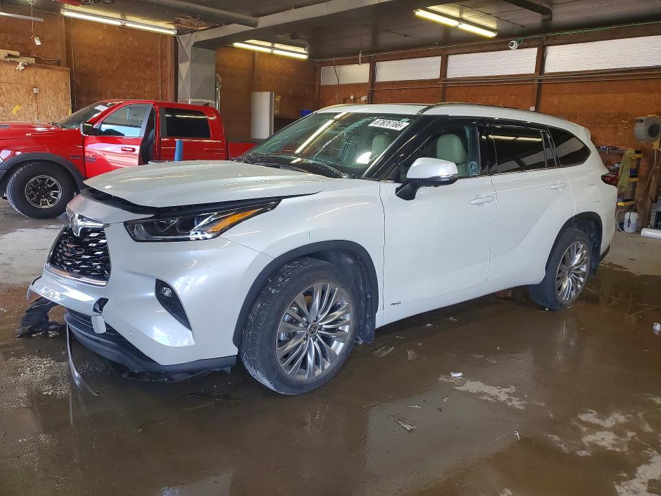 2023 Toyota Highlander VIN 5TDEBRCH6PS574177 — COPART salvage auction photo