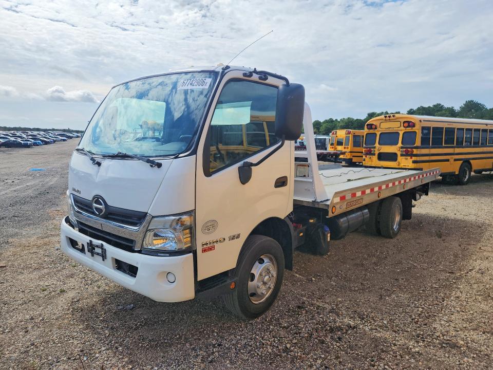 2019 Hino 155 VIN JHHYDM1H7KK007812 — COPART salvage auction photo