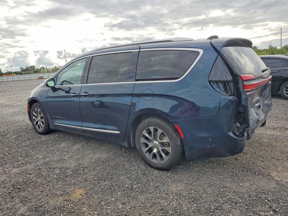2023 Chrysler Pacifica VIN 2C4RC1N73PR519103 COPART salvage auction — REAR END, QC - GRAVEMENT ACCIDENTE, sold $10,200 on 2026-10-08 (photo 2)