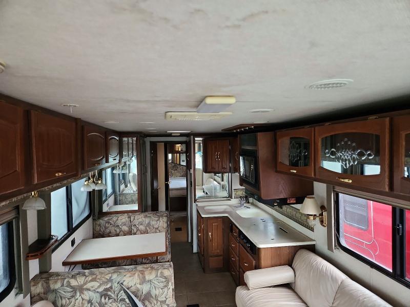 2000 Coachman VIN 4UZ6XJCA9YCG46193 COPART salvage auction — NORMAL WEAR, NY - CERTIFICATE OF TITLE, sold $5,900 on 2026-09-22 (photo 6)