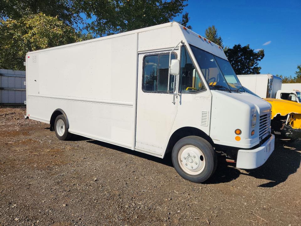 2007 Frht - freightliner VIN 4UZAANBW87CX54039 COPART salvage auction — MINOR DENT/SCRATCHES, OR - CERTIFICATE OF TITLE, sold $2,850 on 2026-10-12 (photo 4)