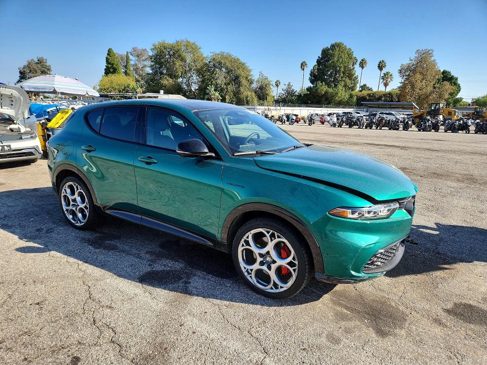 2024 Alfa romeo Tonale VIN ZASPATDW0R3060288 COPART salvage auction — FRONT END, CA, sold $15,700 on 2026-10-09 (photo 4)