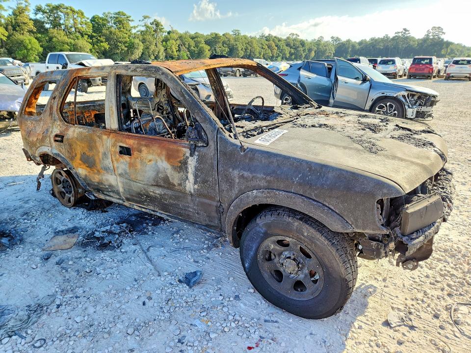 2000 Isuzu Rodeo VIN 4S2CK58W2Y4315145 COPART salvage auction — BURN, TX - NONREPAIRABLE TITLE, sold $175 on 2026-10-02 (photo 4)