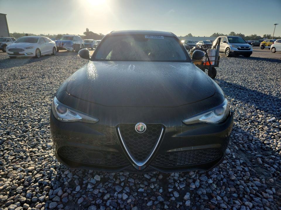 2017 Alfa romeo Giulia VIN ZARFAEBN8H7540654 COPART salvage auction — MINOR DENT/SCRATCHES, FL - CERTIFICATE OF TITLE, sold $5,800 on 2026-10-05 (photo 5)