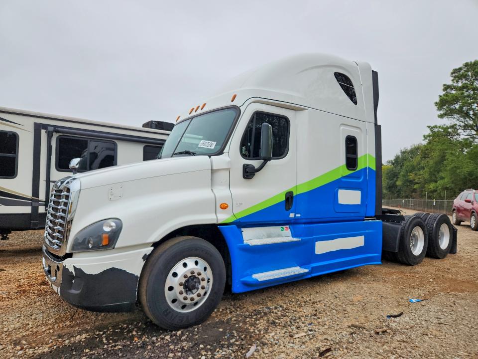 2018 Freightliner Cascadia 125 VIN 3AKJGLDV8JSKA6716 — COPART salvage auction photo
