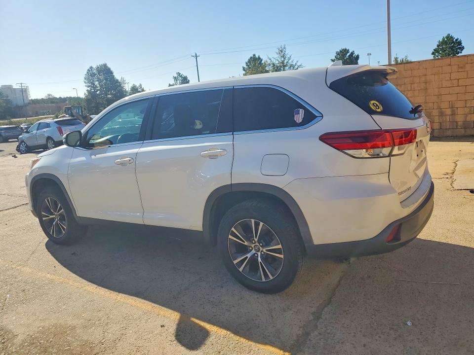 2019 Toyota Highlander VIN 5TDZZRFH7KS325324 COPART salvage auction — MINOR DENT/SCRATCHES, SC - CERTIFICATE OF TITLE (P), sold $11,700 on 2026-10-14 (photo 2)