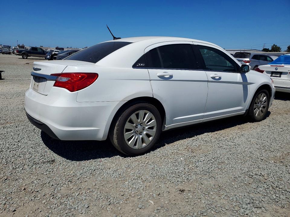 2013 Chrysler 200 VIN 1C3CCBAB9DN634811 COPART salvage auction — FRONT END, Salvage Title, sold $275 on 2026-09-11 (photo 3)