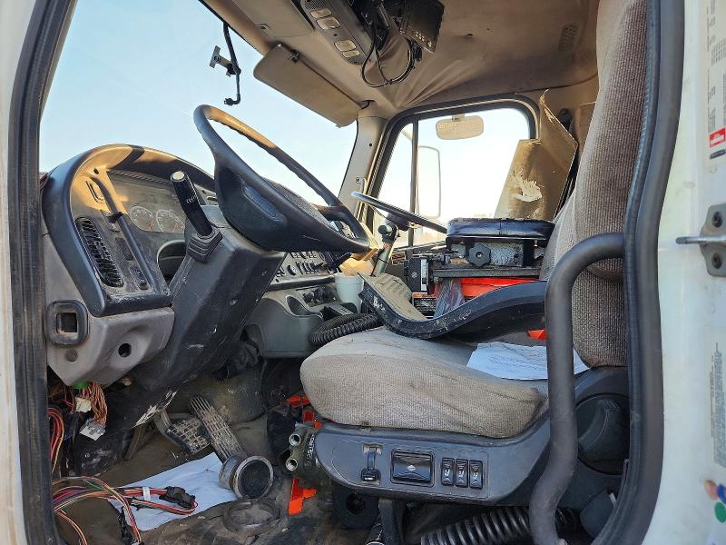 2019 Freightliner M2 VIN 1FVHCYFE3KHJZ3569 COPART salvage auction — NORMAL WEAR, FL - CERTIFICATE OF DESTRUCTION (P), sold $2,600 on 2026-10-06 (photo 7)