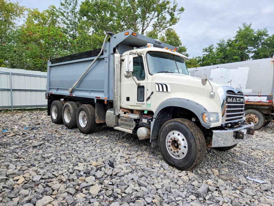 2017 Mack 700 gu700 VIN 1M2AX09CXHM035478 COPART salvage auction — MINOR DENT/SCRATCHES, PA - CERTIFICATE OF SALVAGE (P), sold $30,000 on 2026-09-17 (photo 4)