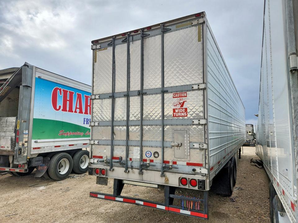 2012 Util All models VIN 1UYVS253XCU265523 COPART salvage auction — MINOR DENT/SCRATCHES, CT, sold $3,750 on 2026-10-06 (photo 3)