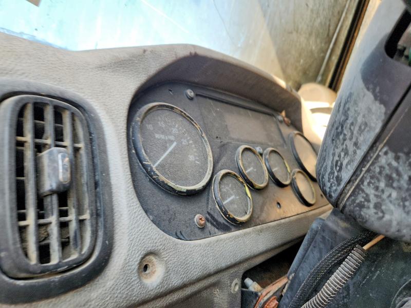 2020 Peterbilt 520 VIN 3BPDL70X5LF105931 COPART salvage auction — BURN, TX - SALVAGE VEHICLE TITLE, sold $1,300 on 2026-10-07 (photo 9)