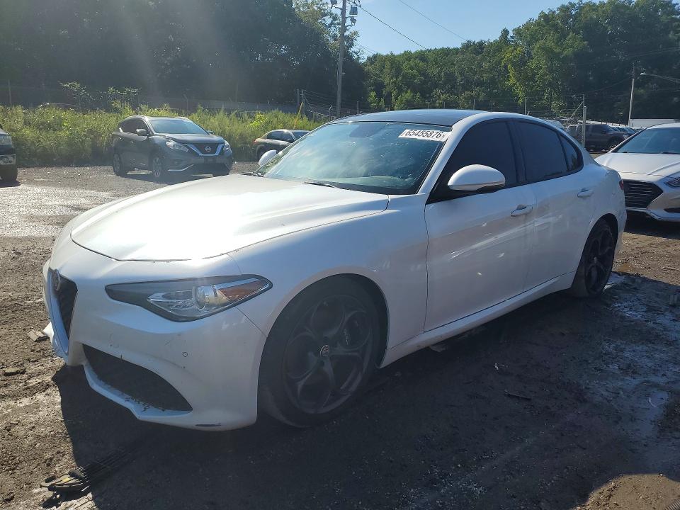 2017 Alfa romeo Giulia VIN ZARFAECN0H7553557 COPART salvage auction — MINOR DENT/SCRATCHES, Md - Certificate Of Title, sold $0 on 2026-09-29 (photo 1)