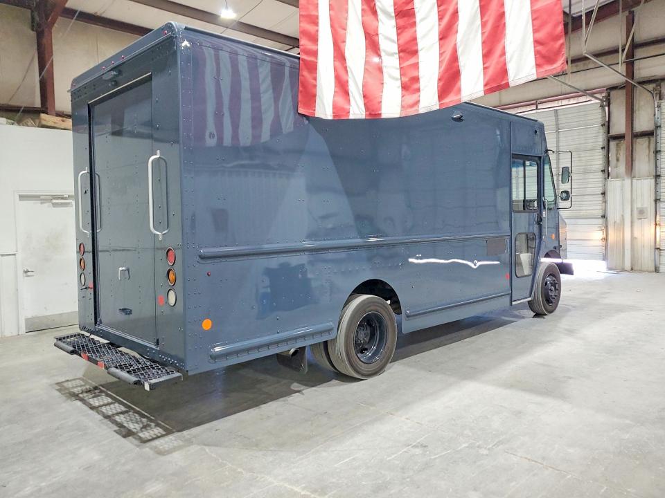 2020 Freightliner Mt45g VIN 4UZAC2EA8LCMK2976 COPART salvage auction — MINOR DENT/SCRATCHES, CA - DIS/DLR/EXP ONLY CLEAN TITLE, sold $27,750 on 2026-09-22 (photo 3)