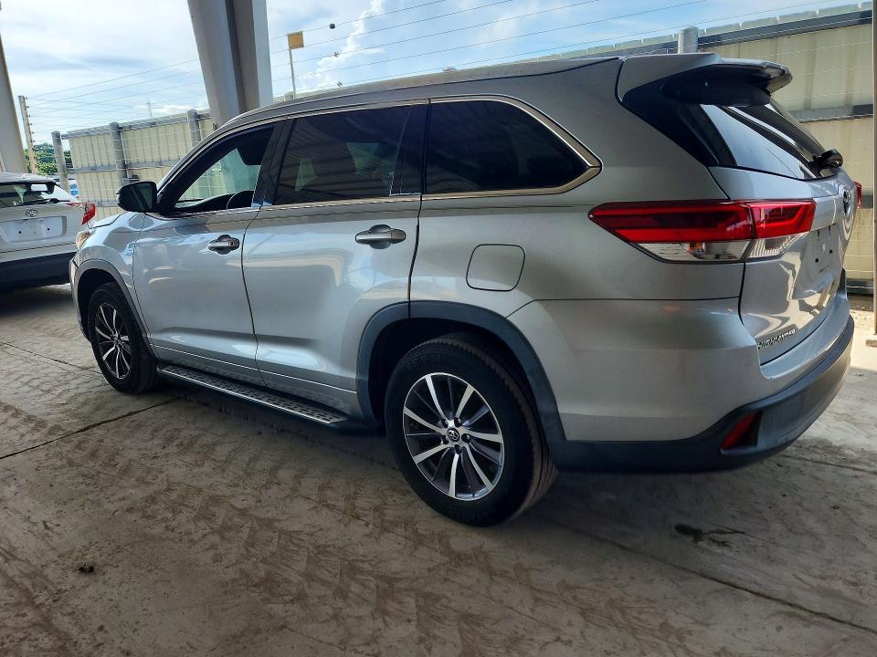 2017 Toyota Highlander VIN 5TDKZRFH8HS516910 COPART salvage auction — MINOR DENT/SCRATCHES, FL - CERTIFICATE OF TITLE (P), sold $11,200 on 2026-10-07 (photo 2)
