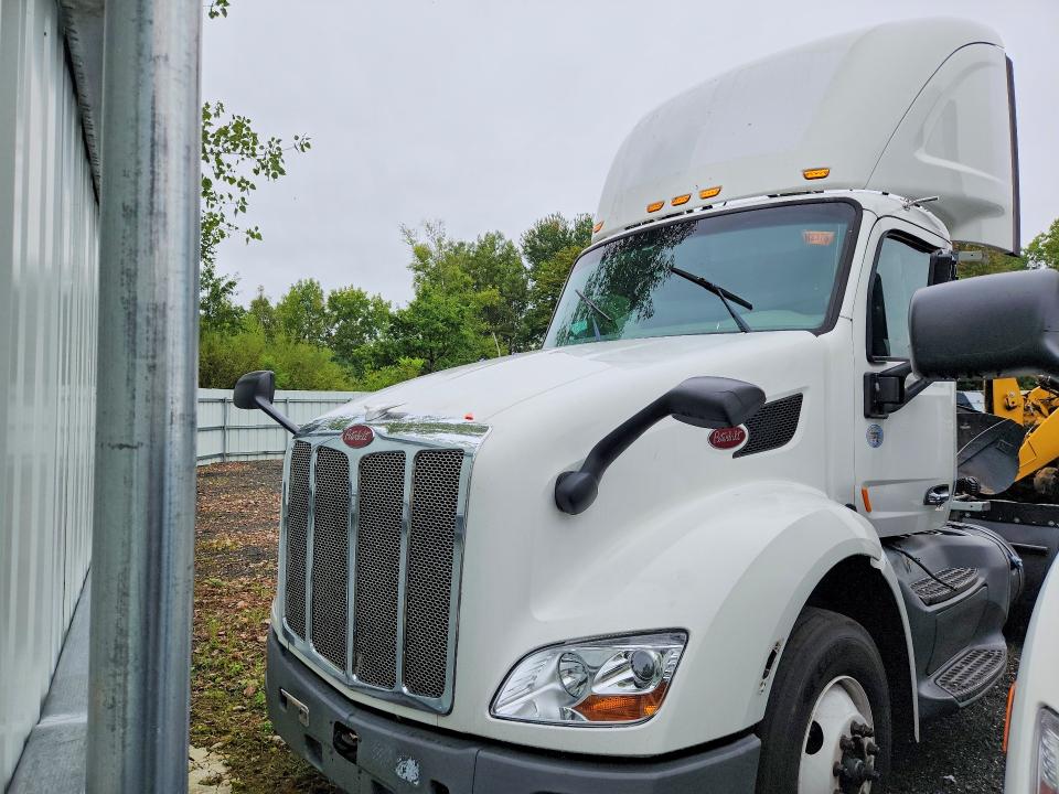 2018 Peterbilt 579 VIN 1XPBA48X6JD477572 COPART salvage auction — NORMAL WEAR, IN - CERTIFICATE OF TITLE, sold $5,100 on 2026-09-29 (photo 5)