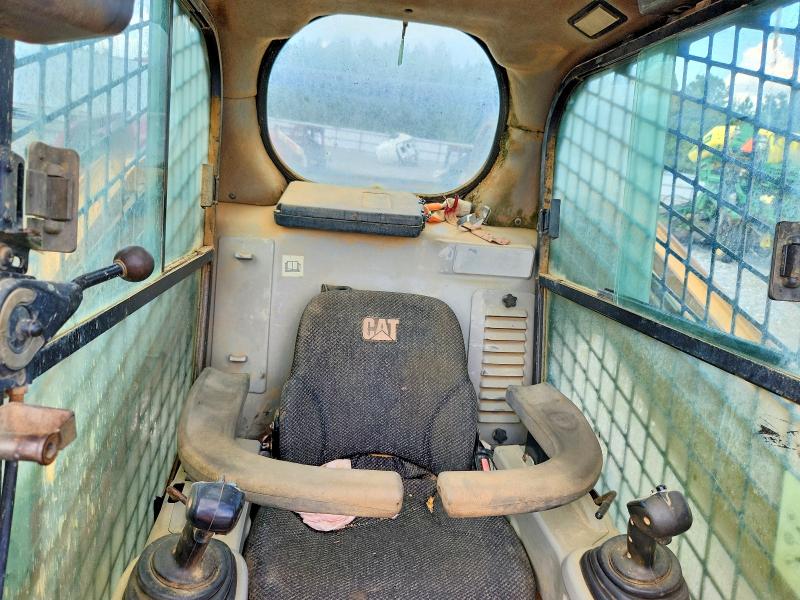 2011 Caterpillar 236d skid steer VIN CAT0262CJMST04073 COPART salvage auction — NORMAL WEAR, TN - BILL OF SALE, sold $7,100 on 2026-09-18 (photo 8)