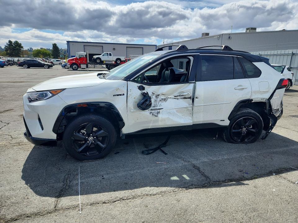 2020 Toyota Rav4 VIN JTMEWRFV8LJ030521 — COPART salvage auction photo