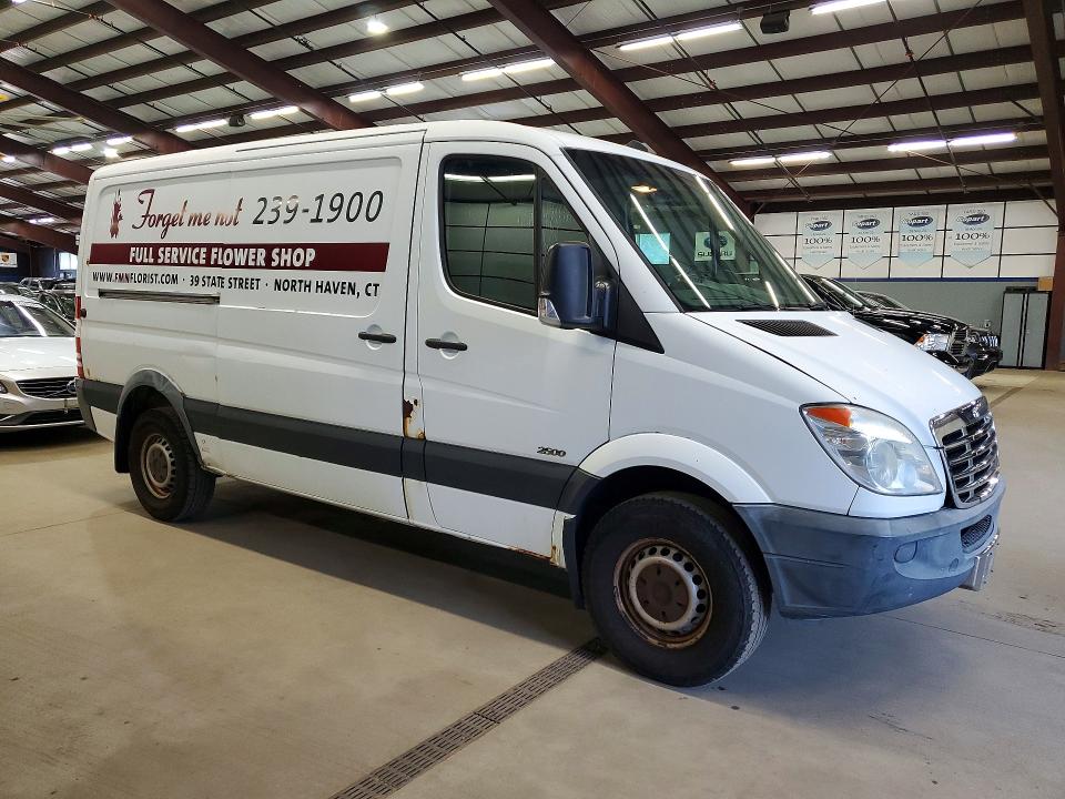 2013 Freightliner Sprinter VIN WDYPE7CCXD5785557 COPART salvage auction — MINOR DENT/SCRATCHES, CT - CERTIFICATE OF TITLE (P), sold $5,400 on 2026-10-06 (photo 4)