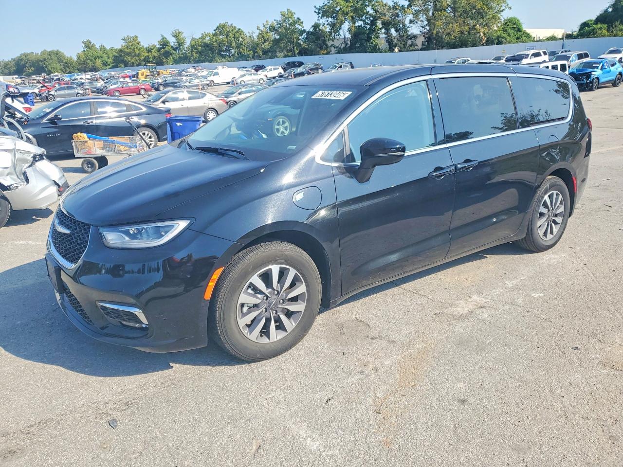 2024 Chrysler Pacifica VIN 2C4RC1S77RR196729 — COPART salvage auction photo