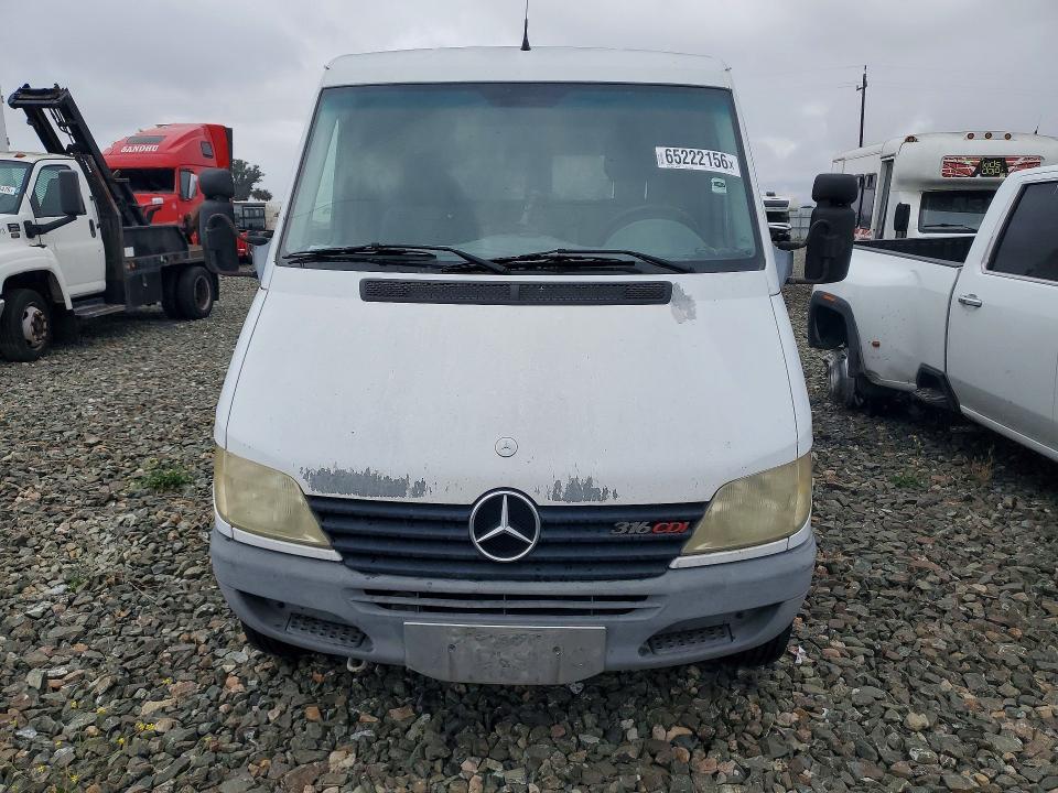 2005 Sprinter Medium duty/box trucks VIN WD2PD644455748388 COPART salvage auction — FRONT END, CA - DIS/DLR/EXP ONLY CLEAN TITLE, sold $450 on 2026-09-08 (photo 5)