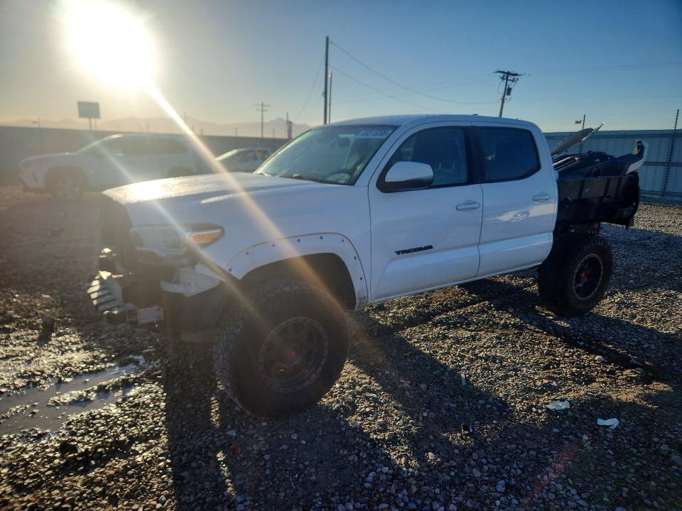 2018 Toyota Tacoma VIN 5TFCZ5AN0JX136230 — COPART salvage auction photo