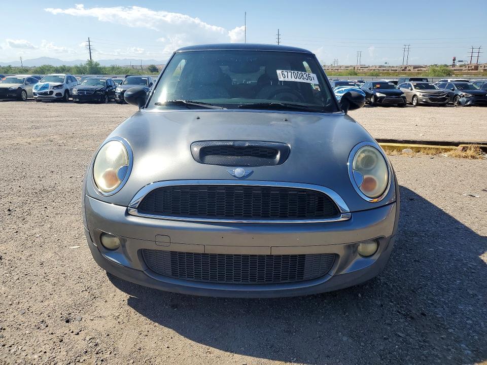 2007 Mini Cooper VIN WMWMF73547TT83785 COPART salvage auction — MINOR DENT/SCRATCHES, Az - Certificate Of Title, sold $175 on 2026-09-11 (photo 5)